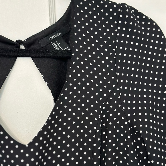 Polka dot open back dress - Picture 3 of 3